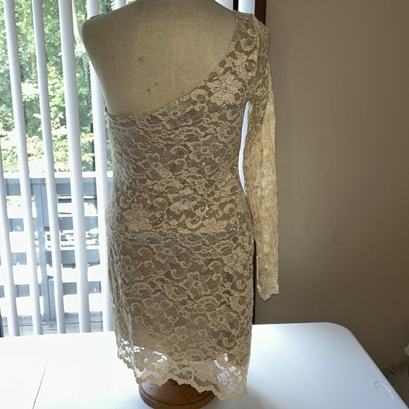 Fredericks of Hollywood Lace Asymmetrical Hem One Sleeve Dress Cream Size XL - Picture 2 of 8